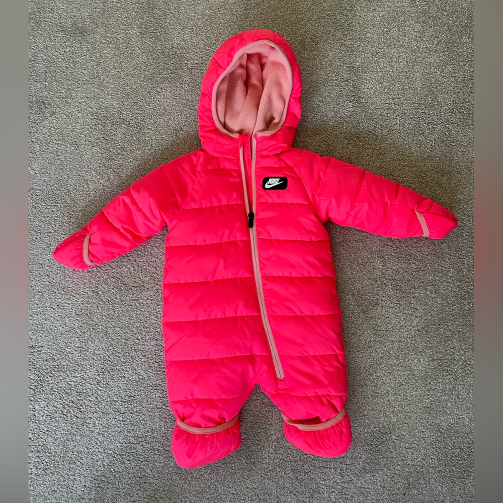 Nike snowsuit 6-9 months